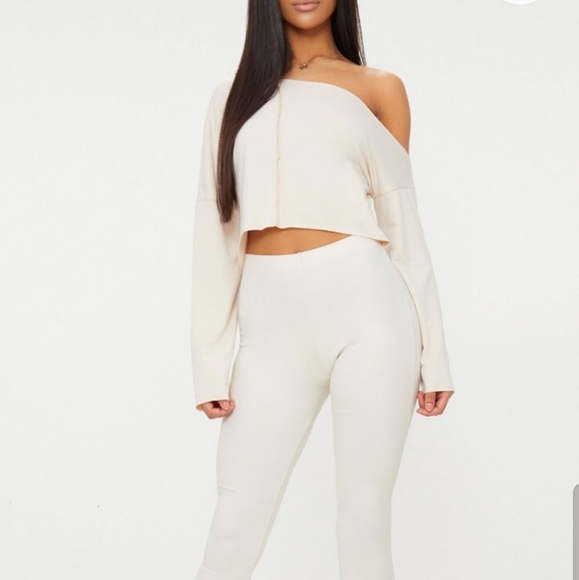 PrettyLittleThing Tops - ❤ NWT Pretty Little Thing Off Shoulder Sweater